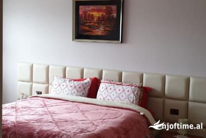 Shtepi ne shitje Apartament ne Tirane, 2+1, Mobilimi E mobiluar, Pagesa 250,000  Euro.