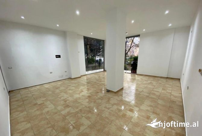 Ambient biznesi me qera 1+1 ne Tirane - 35,000 Leke