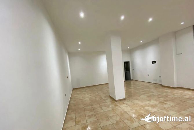Ambient biznesi me qera 1+1 ne Tirane - 35,000 Leke