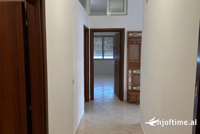 Shtepi me qera 2+1 ne Tirane - 35,000 Leke