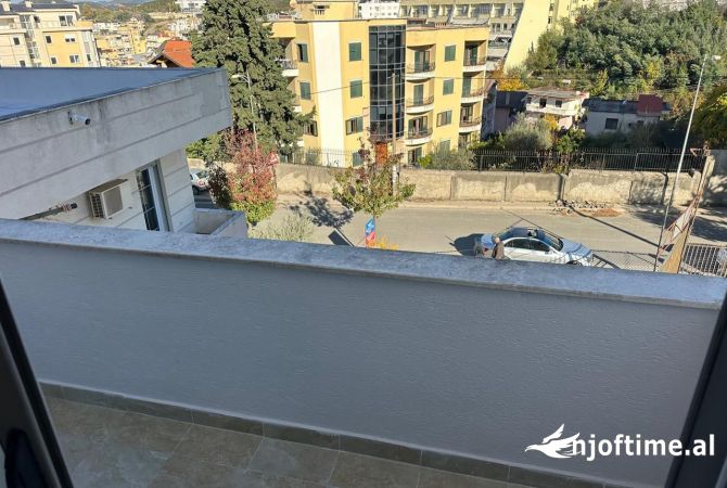 Shtepi me qera Apartament ne Tirane, 2+1, Mobilimi Pjeserisht e mobiluar, Pagesa 35,000  Leke.
