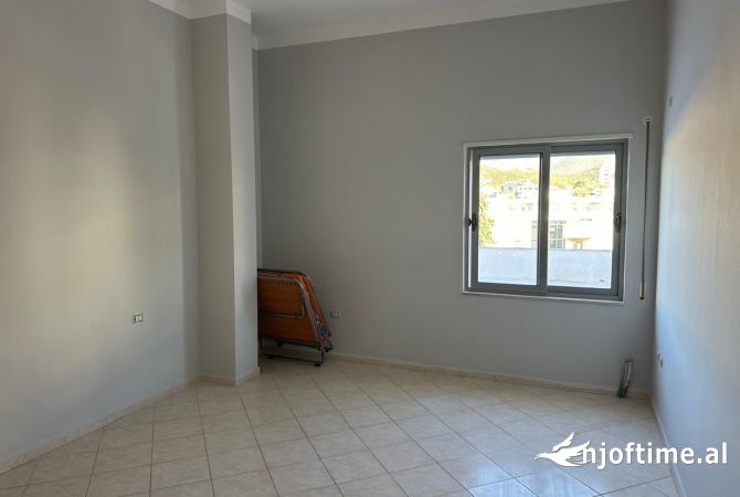 Shtepi me qera 2+1 ne Tirane - 35,000 Leke
