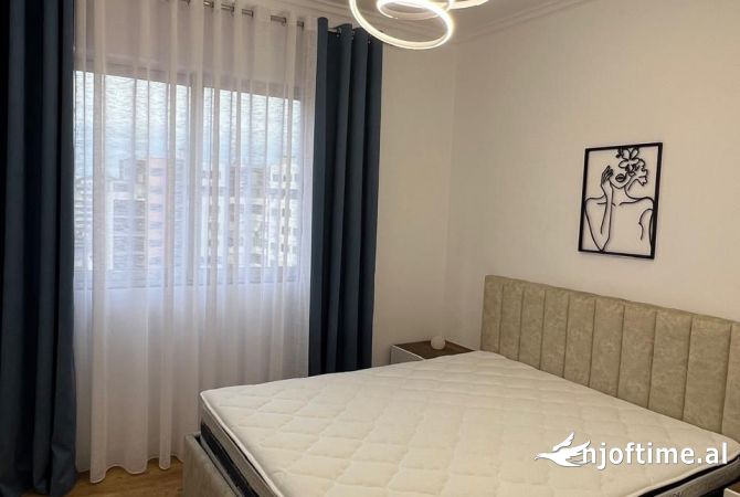Shtepi ne shitje Apartament ne Tirane, 2+1, Mobilimi E mobiluar, Pagesa 126,000  Euro.