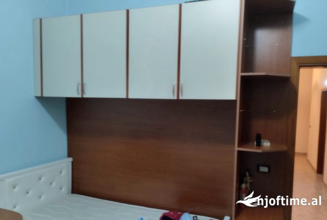 Shtepi me qera Apartament ne Tirane, 3+1, Mobilimi E mobiluar, Pagesa 600  Euro.