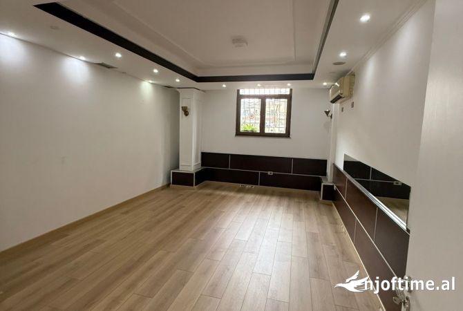 Ambient biznesi me qera 1+1 ne Tirane - 1,500 Euro