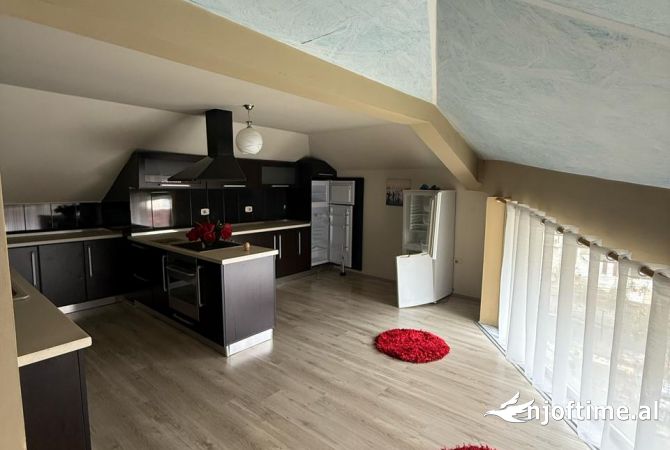 Shtepi me qera Apartament ne Tirane, 3+1, Mobilimi E mobiluar, Pagesa 450  Euro.