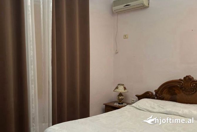Shtepi me qera Apartament ne Tirane, 2+1, Mobilimi E mobiluar, Pagesa 450  Euro.