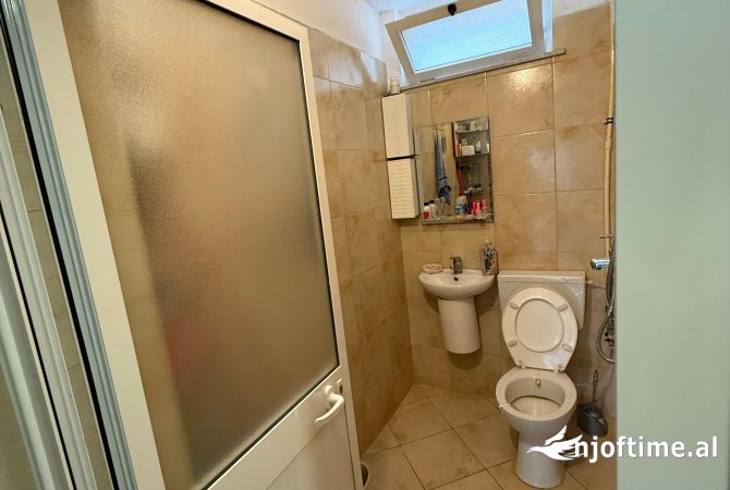 Shtepi me qera Apartament ne Tirane, 2+1, Mobilimi E mobiluar, Pagesa 650  Euro.