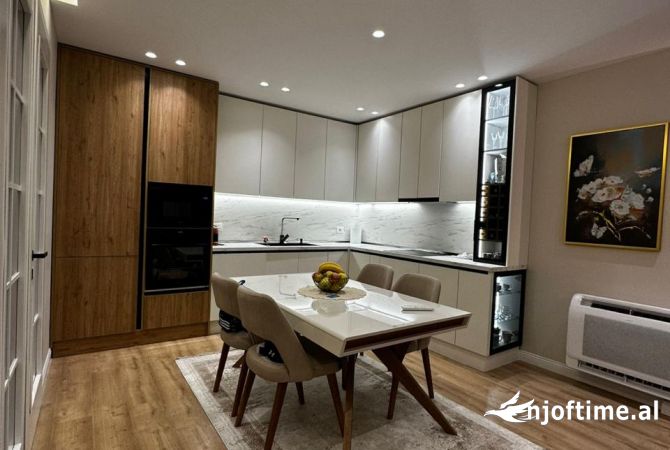 Shtepi ne shitje Apartament ne Tirane, 2+1, Mobilimi E mobiluar, Pagesa 252,900  Euro.