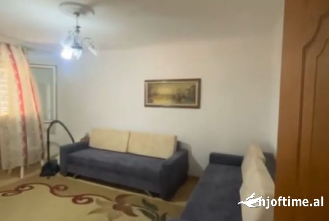 Shtepi ne shitje Apartament ne Tirane, 2+1, Mobilimi E mobiluar, Pagesa 137,000  Euro.