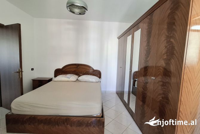 Shtepi me qera Apartament ne Tirane, 2+1, Mobilimi E mobiluar, Pagesa 55,000  Leke.