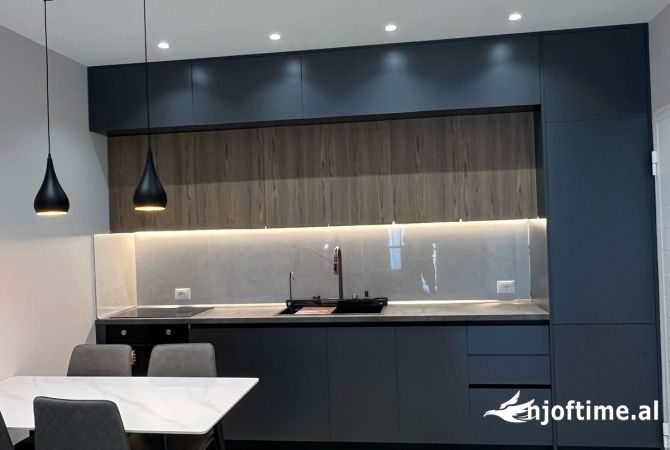 Shtepi ne shitje Apartament ne Tirane, 2+1, Mobilimi E mobiluar, Pagesa 160,000  Euro.