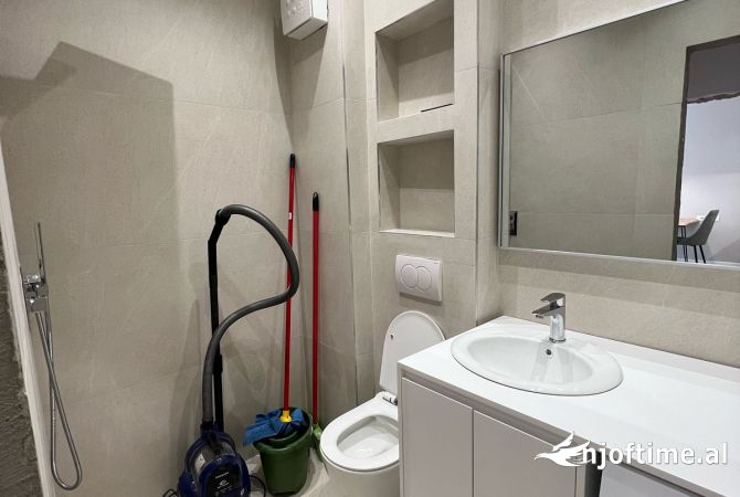 Shtepi ne shitje Apartament ne Tirane, 2+1, Mobilimi E mobiluar, Pagesa 160,000  Euro.