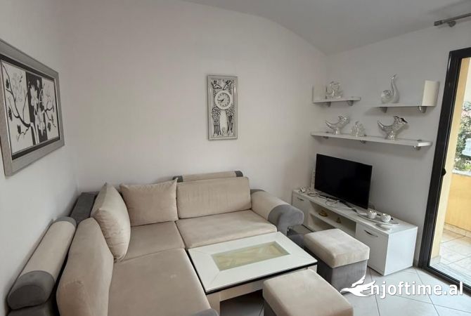 Shtepi me qera 2+1 ne Tirane - 400 Euro