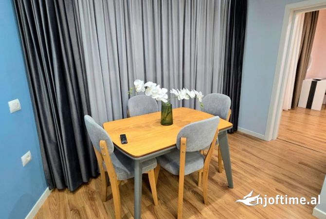 Shtepi me qera Apartament ne Tirane, 2+1, Mobilimi E mobiluar, Pagesa 700  Euro.