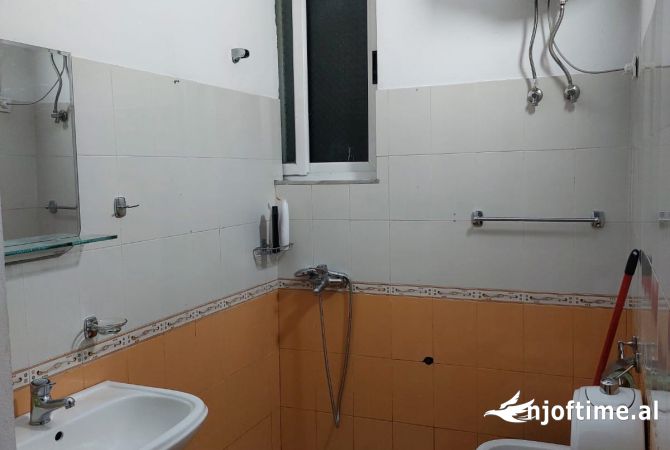 Shtepi me qera 1+1 ne Tirane - 40,000 Leke