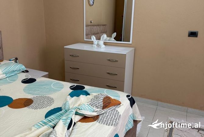 Shtepi ne shitje Apartament ne Tirane, 2+1, Mobilimi E mobiluar, Pagesa 180,000  Euro.