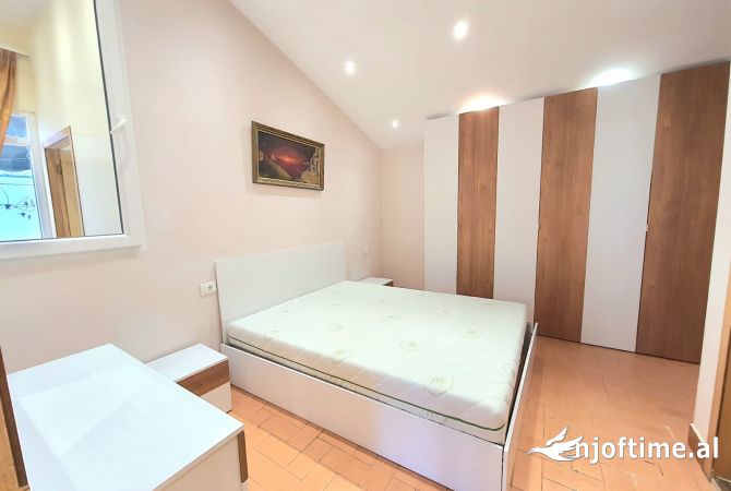 Shtepi me qera Apartament ne Tirane, 2+1, Mobilimi E mobiluar, Pagesa 650  Euro.