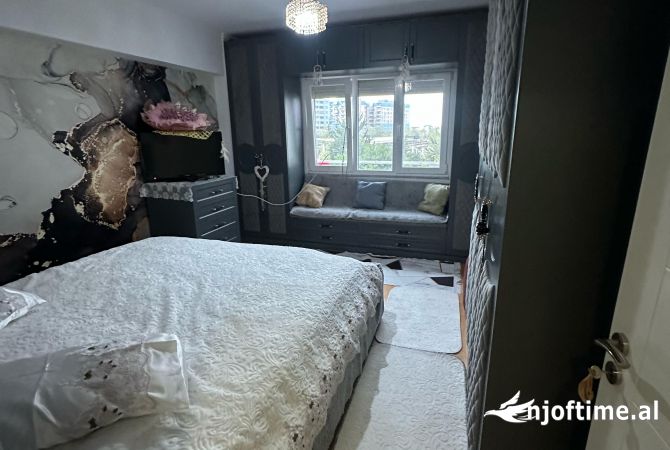 Shtepi ne shitje Apartament ne Tirane, 2+1, Mobilimi E mobiluar, Pagesa 135,000  Euro.