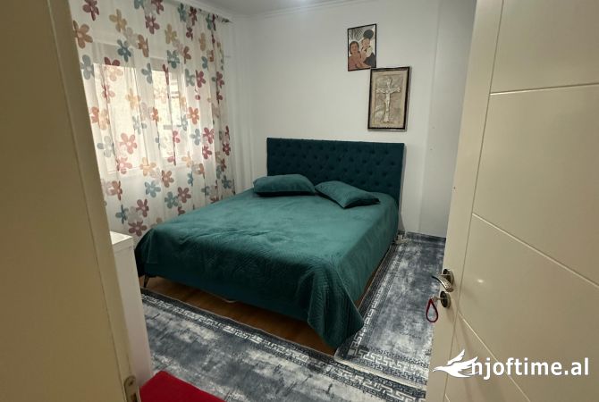 Shtepi ne shitje Apartament ne Tirane, 2+1, Mobilimi E mobiluar, Pagesa 135,000  Euro.
