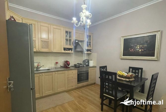 Shtepi me qera 2+1 ne Tirane - 450 Euro