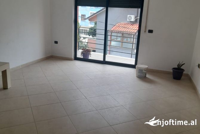 Apartment for rent in Tirana 3+1, Emty