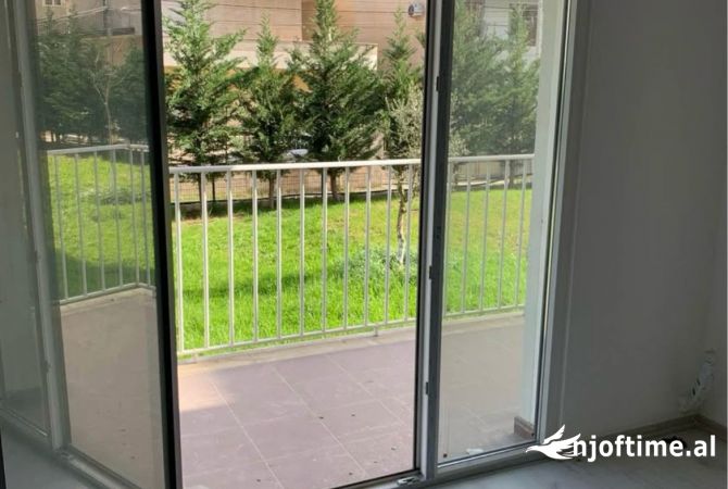 Shtepi ne shitje Apartament ne Tirane, 1+1, Mobilimi Bosh, pa mobiluar, Pagesa 93,000  Euro.