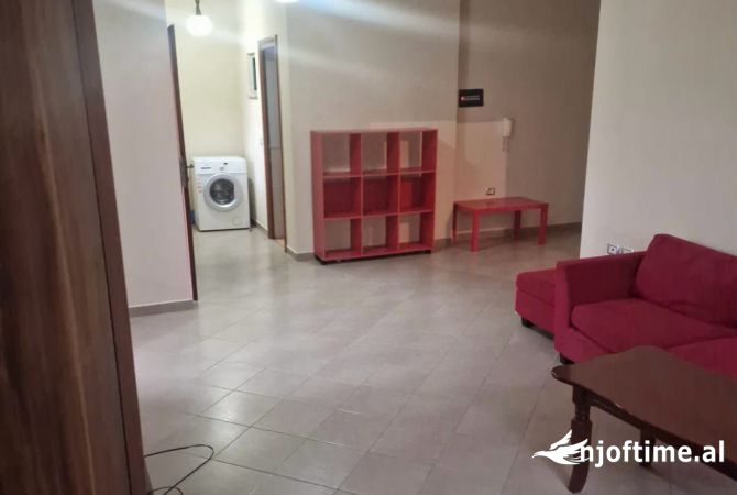 Shtepi me qera Apartament ne Tirane, 3+1, Mobilimi E mobiluar, Pagesa 500  Euro.
