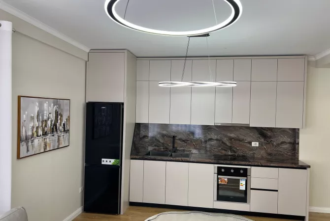 Shtepi ne shitje Apartament ne Tirane, 2+1, Mobilimi E mobiluar, Pagesa 148,000  Euro.