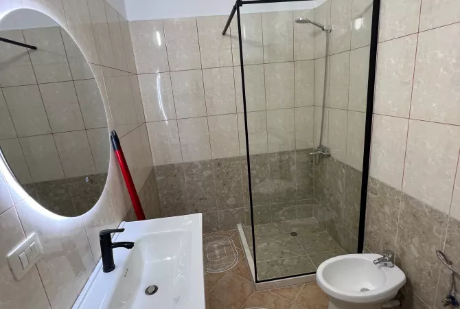 Shtepi ne shitje Apartament ne Tirane, 2+1, Mobilimi E mobiluar, Pagesa 148,000  Euro.