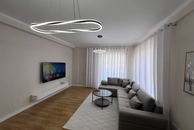 Shtepi ne shitje Apartament ne Tirane, 2+1, Mobilimi E mobiluar, Pagesa 148,000  Euro.