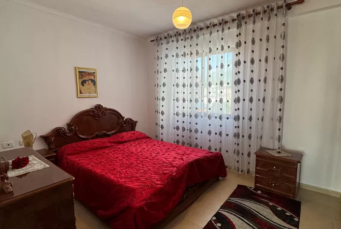 Shtepi ne shitje Apartament ne Tirane, 2+1, Mobilimi E mobiluar, Pagesa 129,000  Euro.