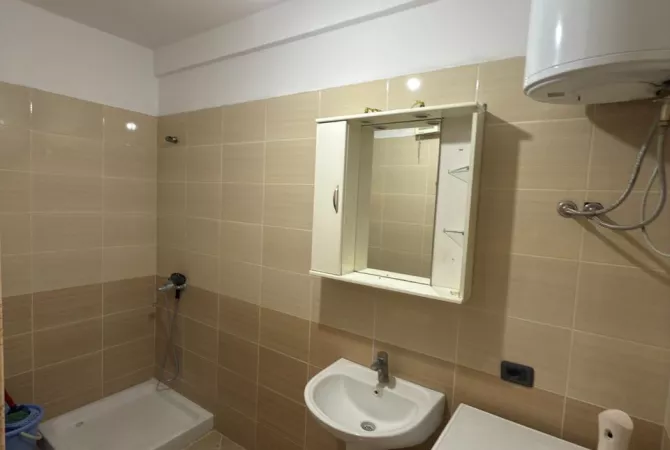 Shtepi ne shitje Apartament ne Tirane, 1+1, Mobilimi E mobiluar, Pagesa 100,000  Euro.