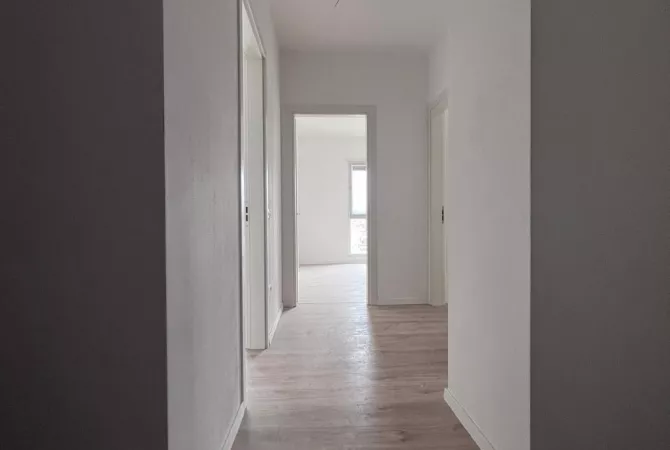 Shtepi ne shitje Apartament ne Tirane, 2+1, Mobilimi Bosh, pa mobiluar, Pagesa 100,000  Euro.