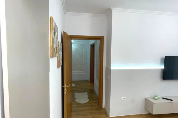 Shtepi ne shitje Apartament ne Tirane, 1+1, Mobilimi E mobiluar, Pagesa 109,000  Euro.