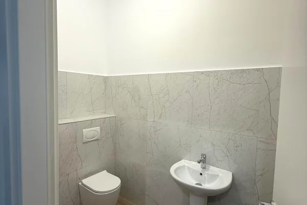 Jepet me qera ambjent- Biznesi ne Qender Tirane pran Kafe Flora 📍  