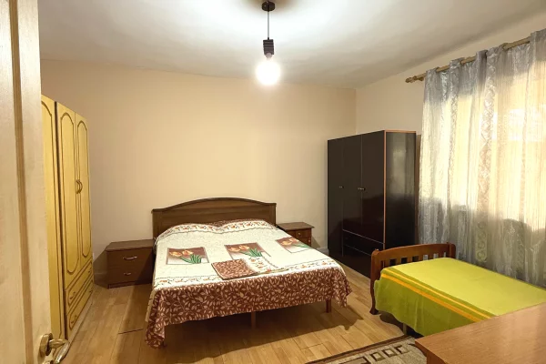 Shtepi me qera 1+1 ne Tirane - 40,000 Leke