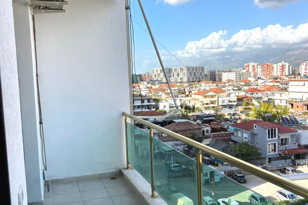 Shtepi ne shitje Apartament ne Tirane, 2+1, Mobilimi E mobiluar, Pagesa 143,000  Euro.
