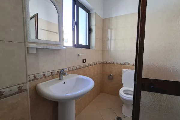 Shtepi me qera Apartament ne Tirane, 2+1, Mobilimi E mobiluar, Pagesa 50,000  Leke.