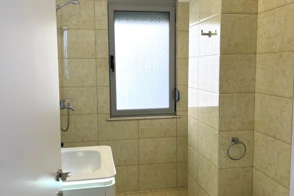 Appartamento in vendita a Tirana 2+1, Arredato