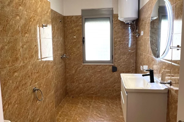 Appartamento in vendita a Tirana 2+1, Arredato