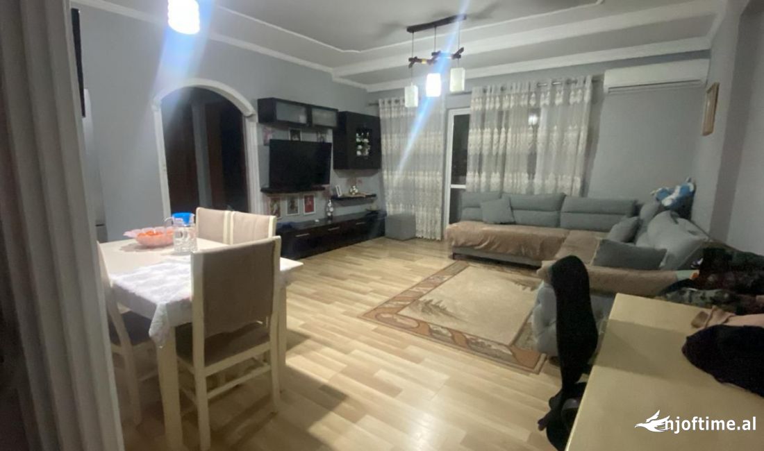 Shtepi ne shitje Apartament ne Tirane, 2+1, Mobilimi E mobiluar, Pagesa 170,000  Euro.