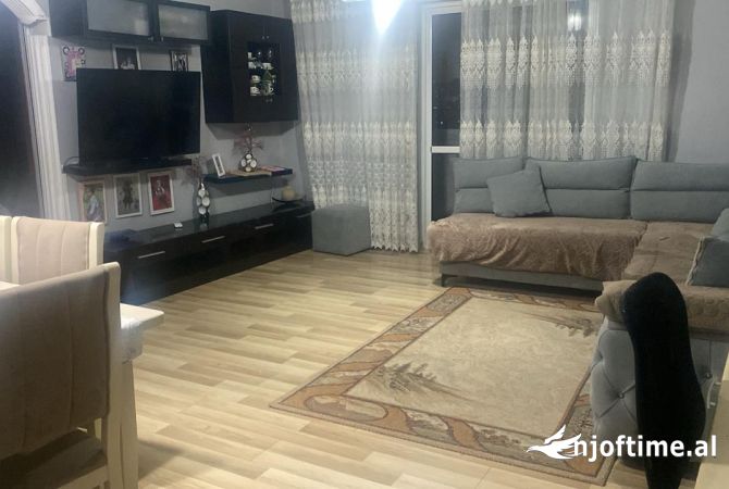 Shtepi ne shitje Apartament ne Tirane, 2+1, Mobilimi E mobiluar, Pagesa 170,000  Euro.