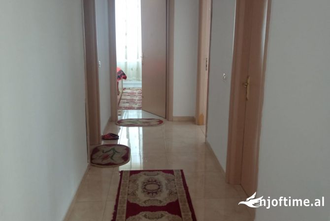 Shtepi me qera 2+1 ne Tirane - 300 Euro