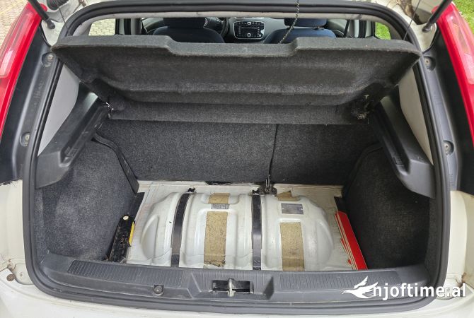 Makina ne shitje  ne Durres - 3,300 Euro