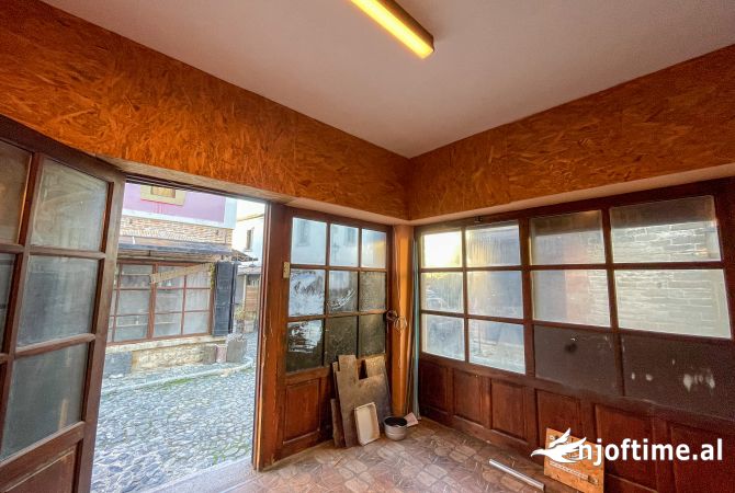 Ambient biznesi me qera 1+1 ne Korce - 200 Euro