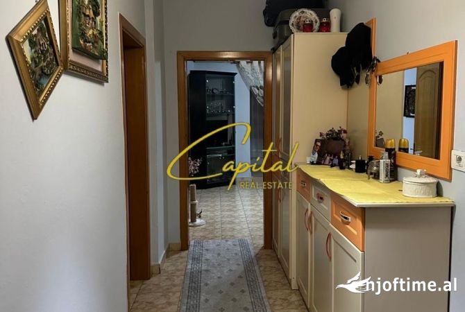 Shtepi ne shitje Apartament ne Tirane, 2+1, Mobilimi E mobiluar, Pagesa 143,000  Euro.