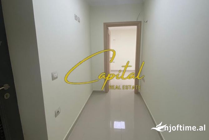 ZYRE ME QERA 60 M2 RRUGA HOXHA TAHSIM 600 EURO