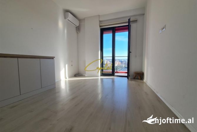 ZYRE ME QERA 125 M2 FARMACIA 10 750 EURO