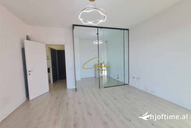 ZYRE ME QERA 125 M2 FARMACIA 10 750 EURO